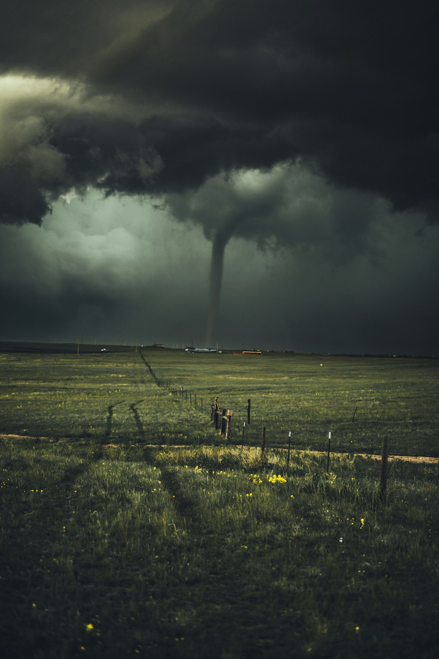 Dramatic supercell storm clouds over the American plains